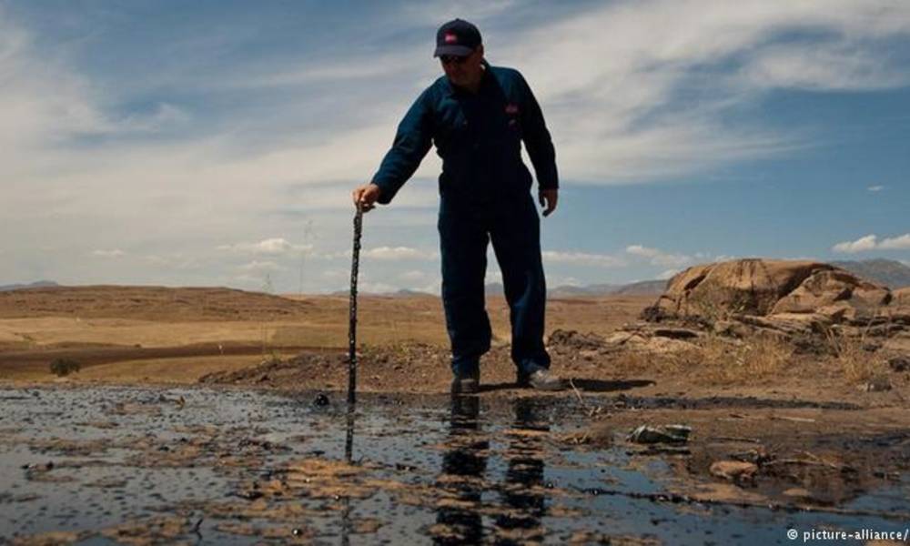 بالفيديو .. "عايشين بالصلوات".. مواطن يفتتح "جسر" .. عندما "يحشش" العراقي